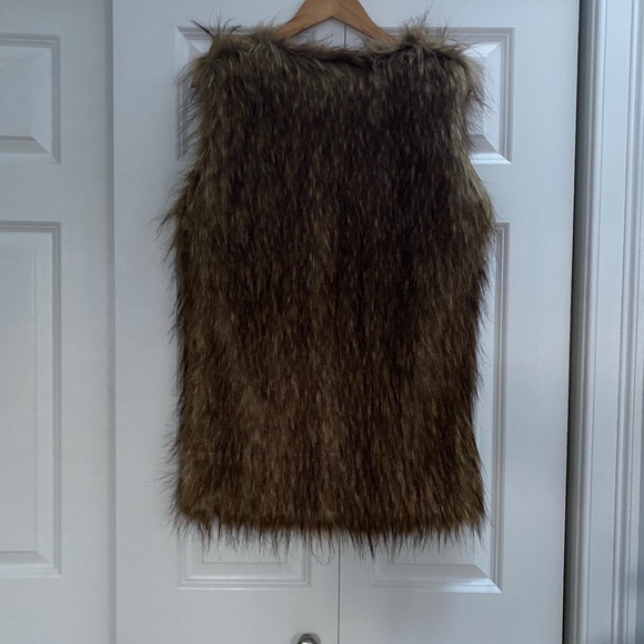 Fur Vest - New - Picture 3 of 3